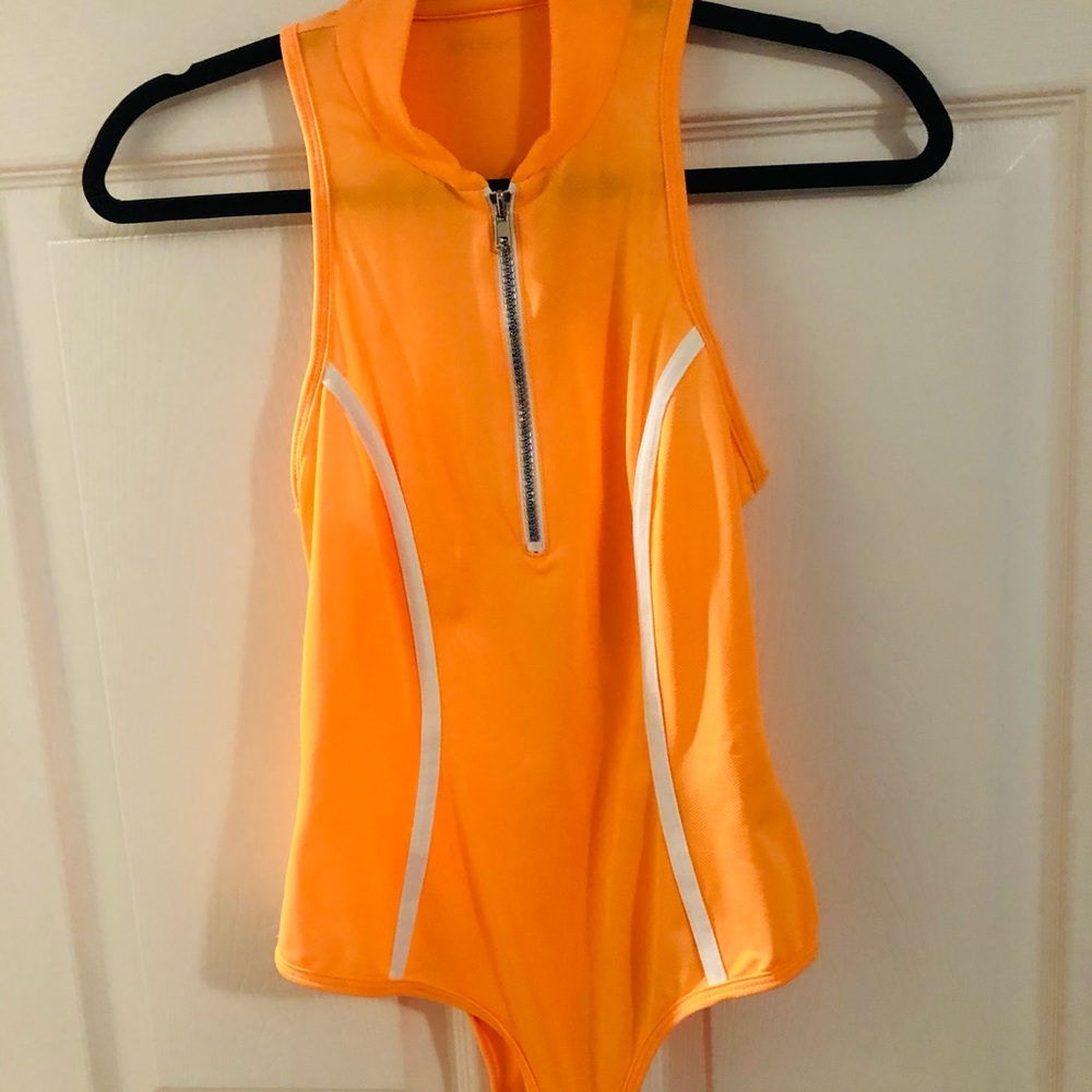 Top body brand new with no tag size M